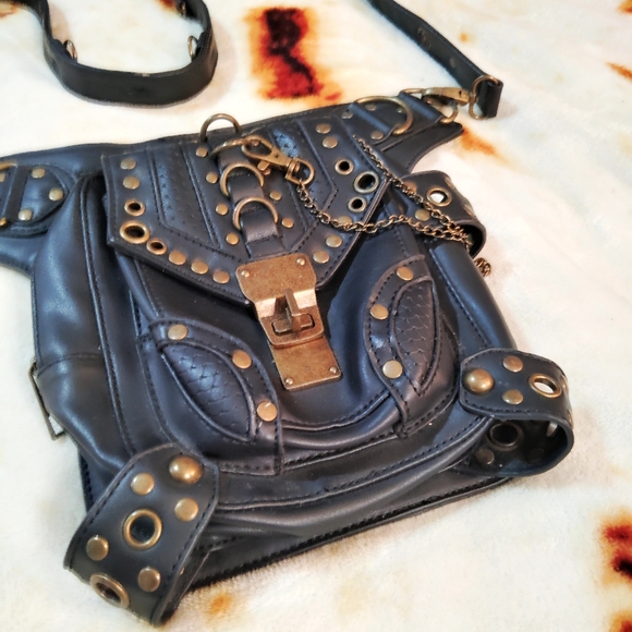 NWOT Amazon Steampunk Black and Brass Adjustable Strap Bikercore Gothic Bag - Picture 2 of 12